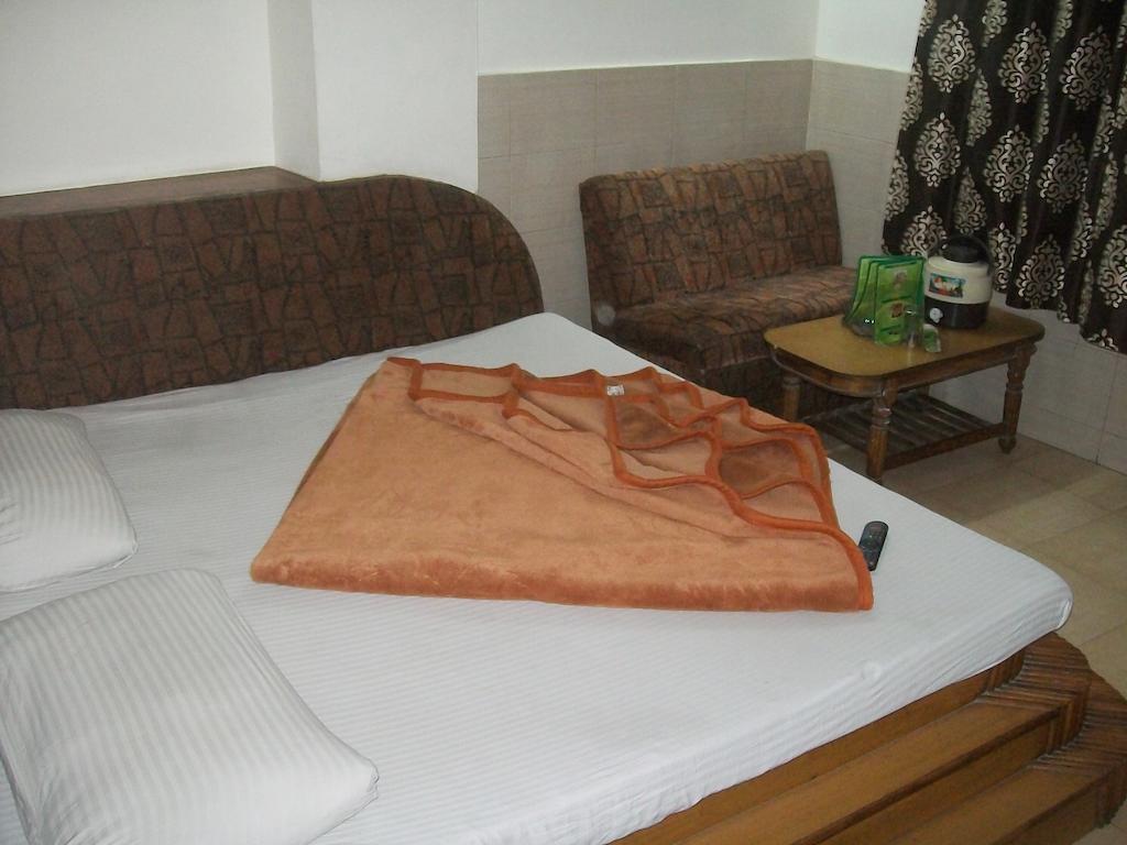 Hotel Milan Continental Delhi  Bagian luar foto