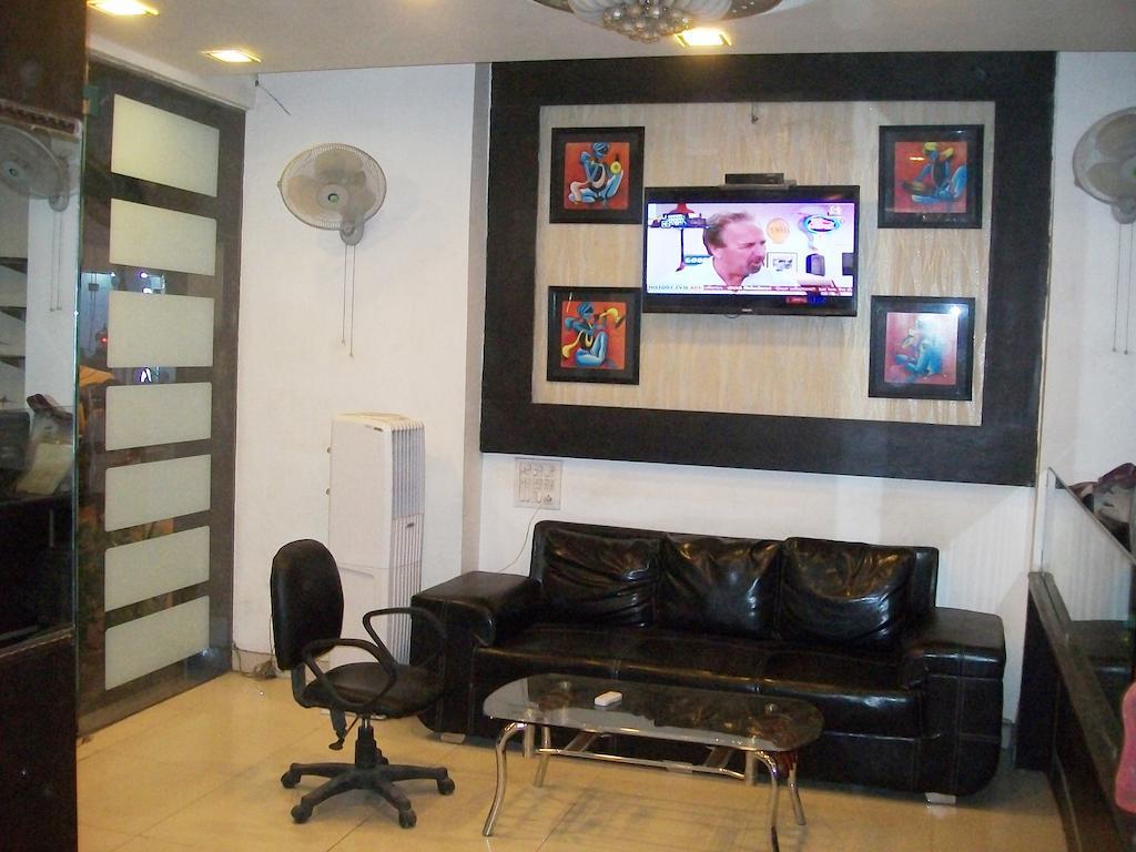 Hotel Milan Continental Delhi  Bagian luar foto